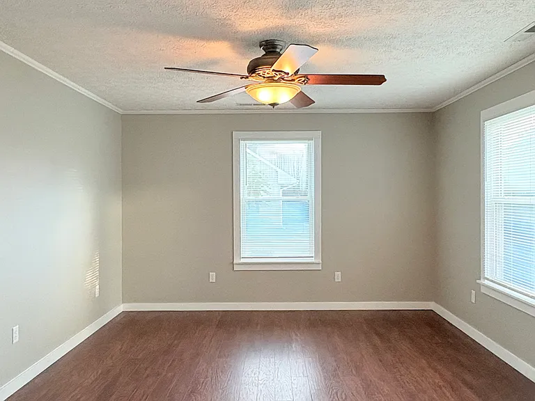 140 Highland Ave — Photo 9