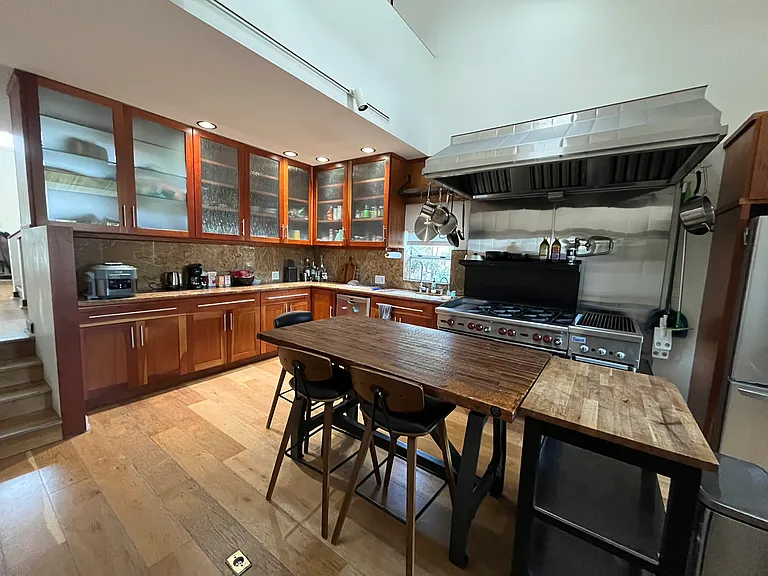 560 Westminster Ave #2 — Photo 12