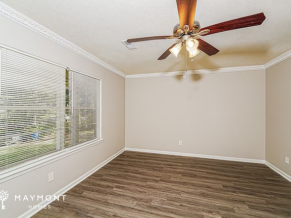4th image of 77 Oakwood St