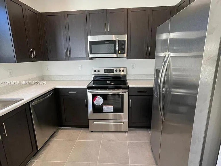 2634 SE 11th Ct #2634 — Photo 9