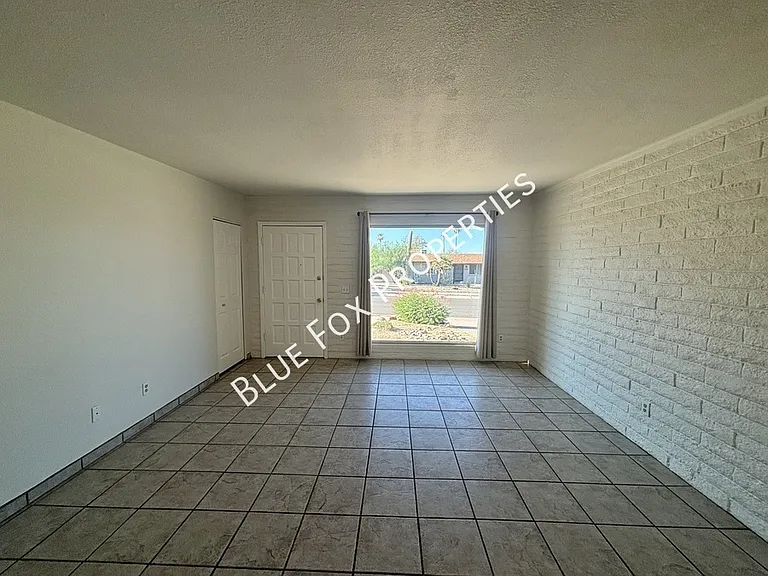 2780 W Via Del Santo — Photo 3