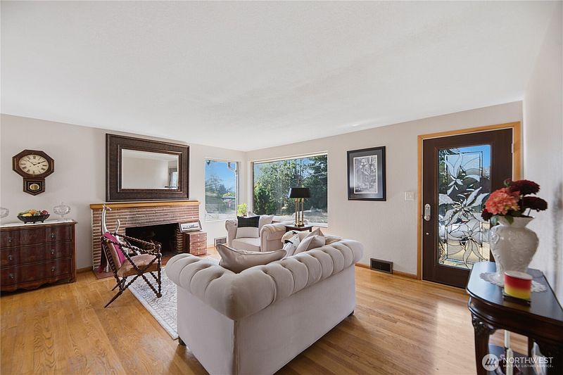 4th image of 3947 SW Portland Street