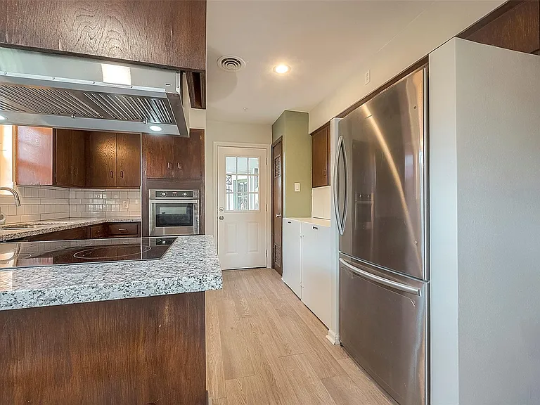 7810 Locke Ln — Photo 13
