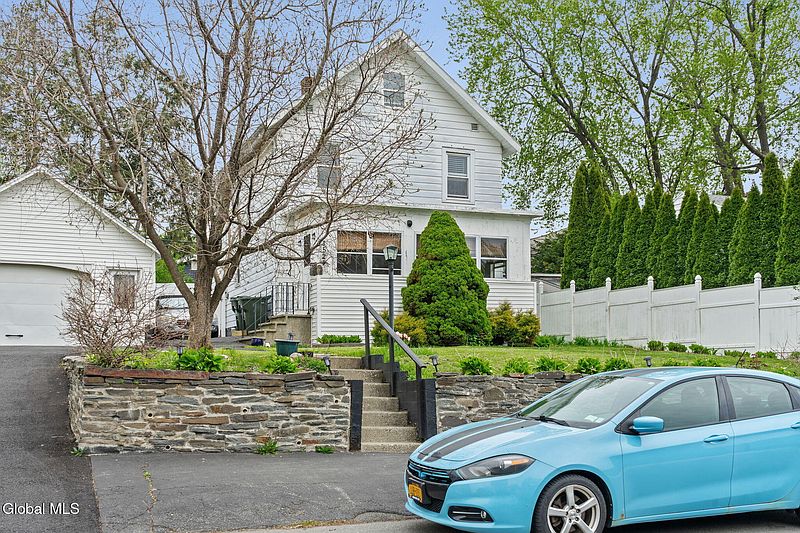 4th image of 1524 Avenue A
