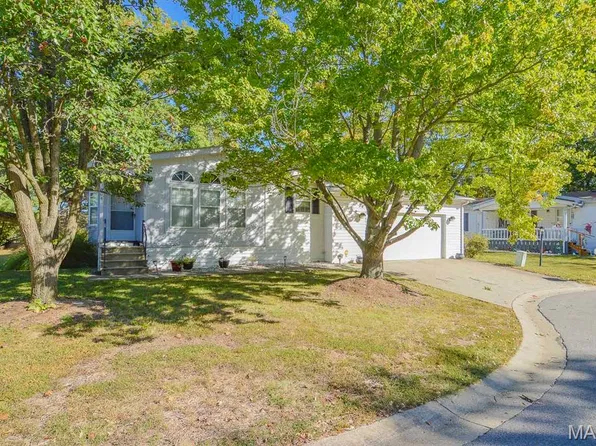 1604 Nora Dr, Belleville, IL 62223