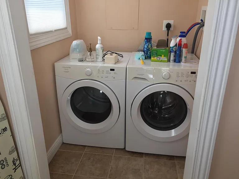 11 Charlotte Pl — Photo 31