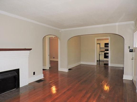 3rd image of 900 Johnson Ave