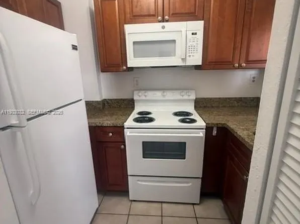 8145 NW 7th St APT 406, Miami, FL 33126