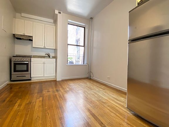 3rd image of 171 W 81st St APT 4E