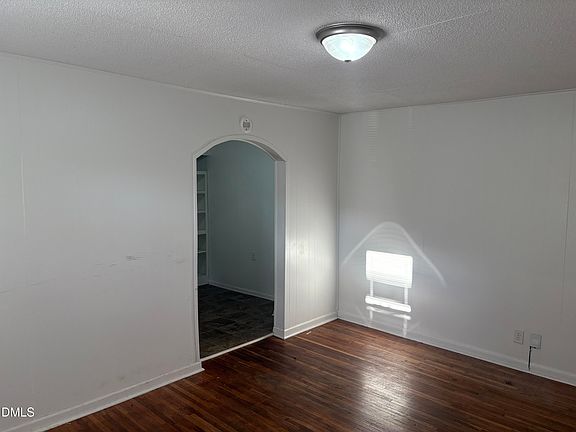 3rd image of 616 W Markham Ave