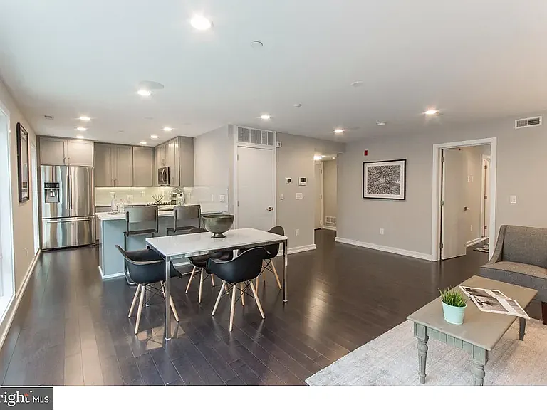 2 bed, 950 sqft, $2,680 — Photo 1