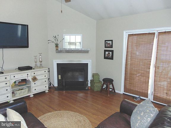 2nd image of 50 Lakeview Ct