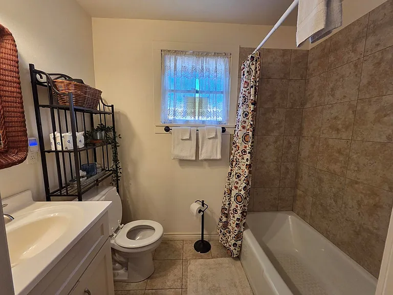 1006 E Highway St — Photo 11