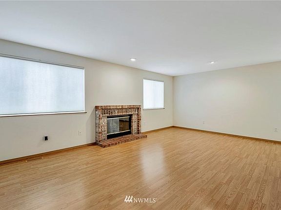 4th image of 3601 110th Street Ct E