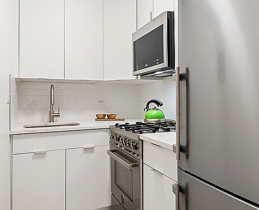 3rd image of 430 W 34th St APT 2A