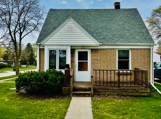 2189 S 97th St, West Allis, WI 53227