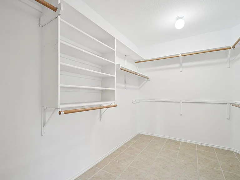 1300 Leah Ln — Photo 29