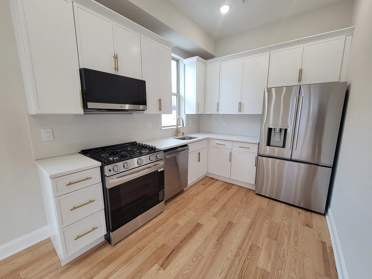 4 bed, 1440 sqft, $3,000 — Photo 2