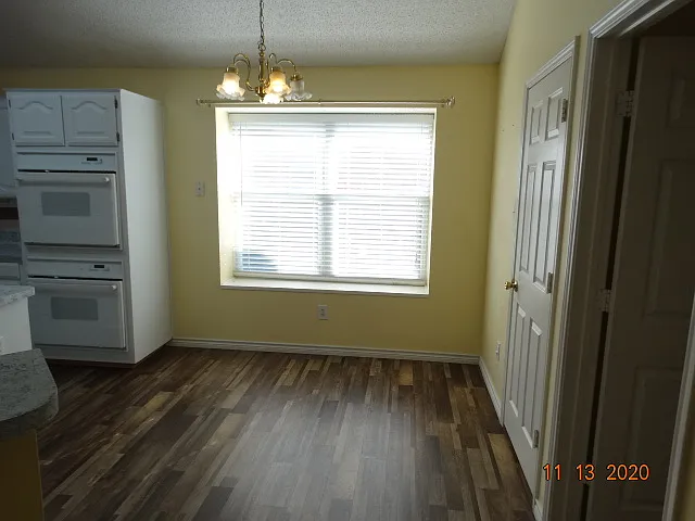 1300 Rosewood Ln — Photo 6