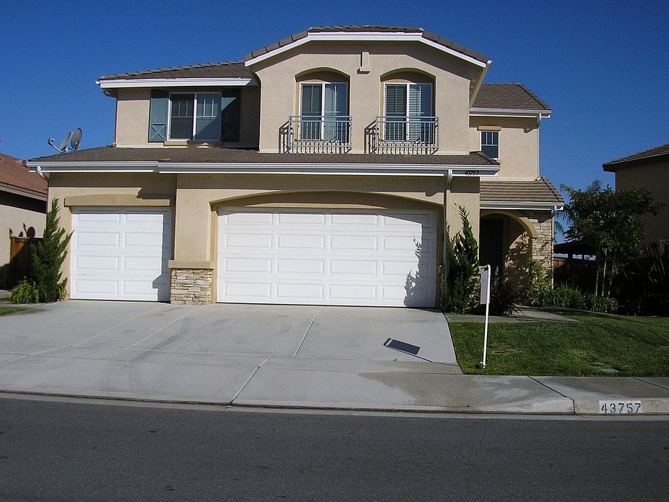 Beautiful Paseo Del Sol Home With 3 Car Garage