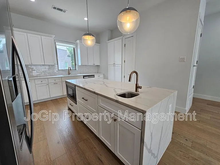 2620 Valley View Ln #102 — Photo 18