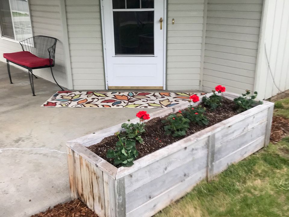 Nice Entry & Planter Box