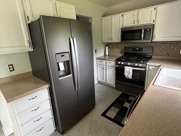 3rd image of 8621 Ryan Lake Dr NE