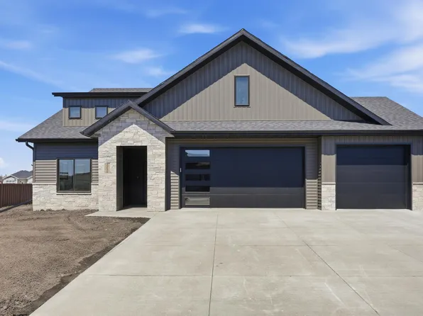 3296 Timber Creek Cir S, Fargo, ND 58104