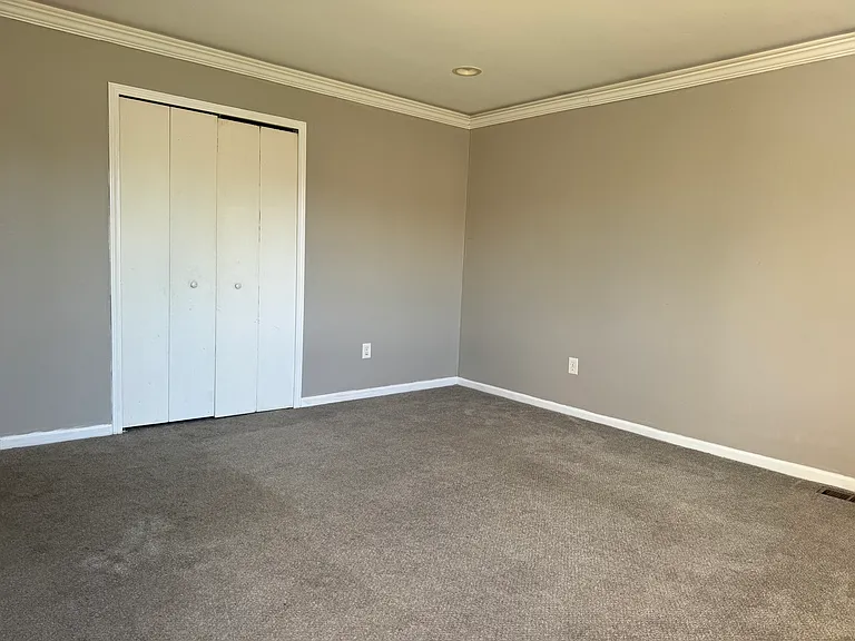8716 Timken Ave — Photo 5
