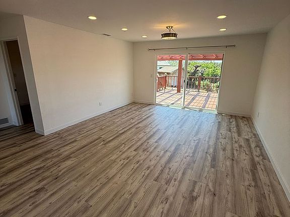 3rd image of 6917 Sun St