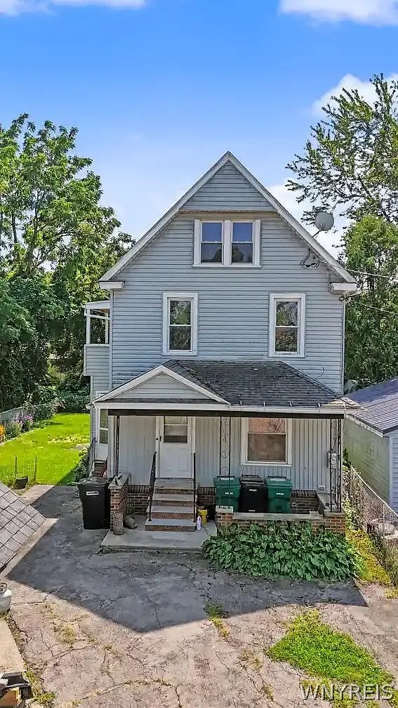 3 bed, 1.0 bath, 2618 sqft, $1,400 — Photo 1