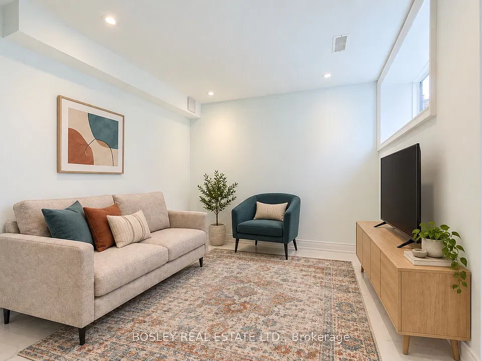 9 Queen Victoria St #LOWER