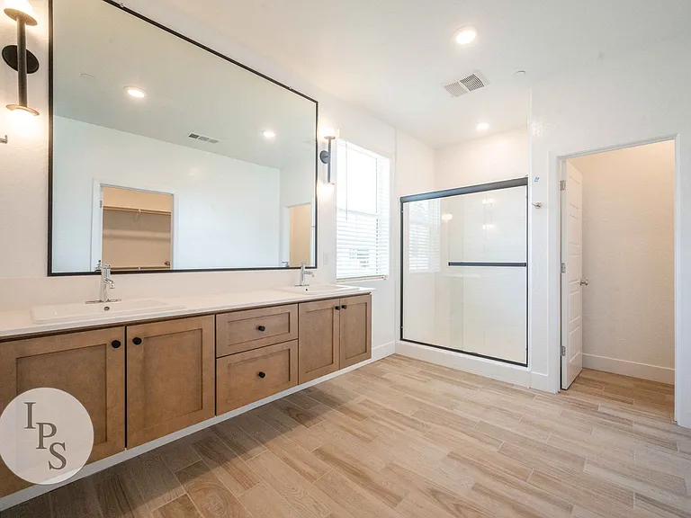 2830 E Tamarind Dr — Photo 25
