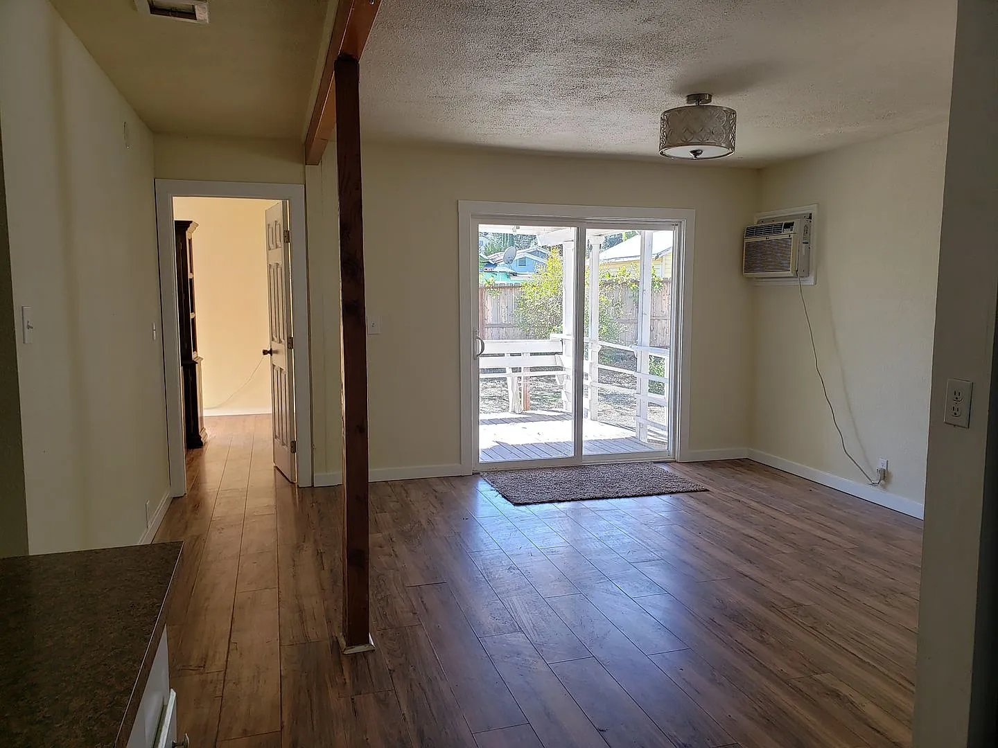 3 bed, 2.0 bath, 1376 sqft, $1,800 — Photo 4