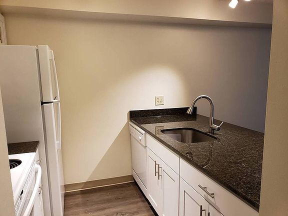 5th image of 425 Bellevue Way SE APT 31