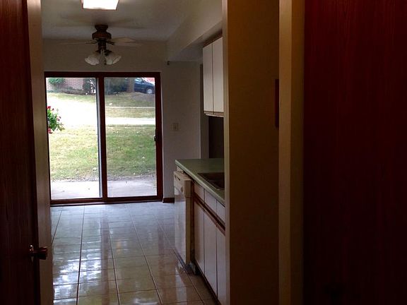 3rd image of 1018 Greenwood Cir