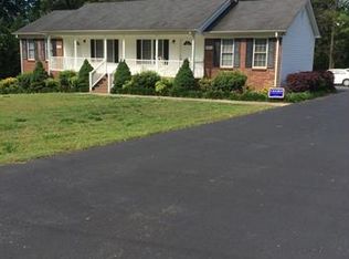 1020 Rosewood Dr, Dallas, NC 28034