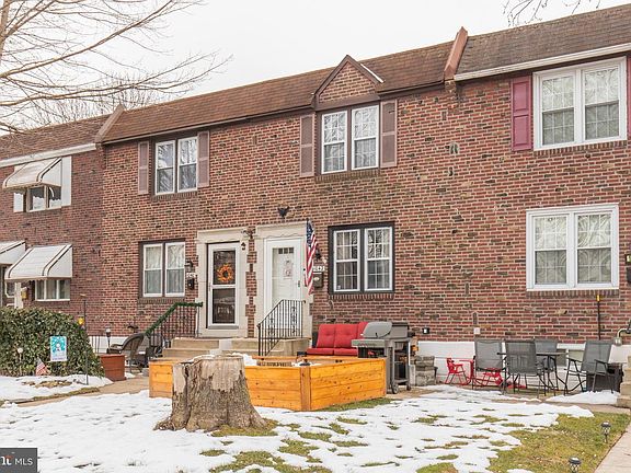 2nd image of 1042 Beech Ave