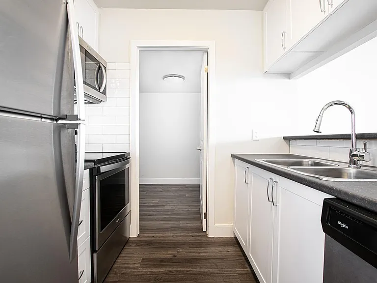 190 Lees Ave — Photo 1