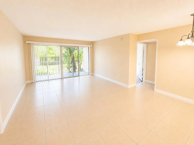 4205 N University Dr #106 — Photo 8