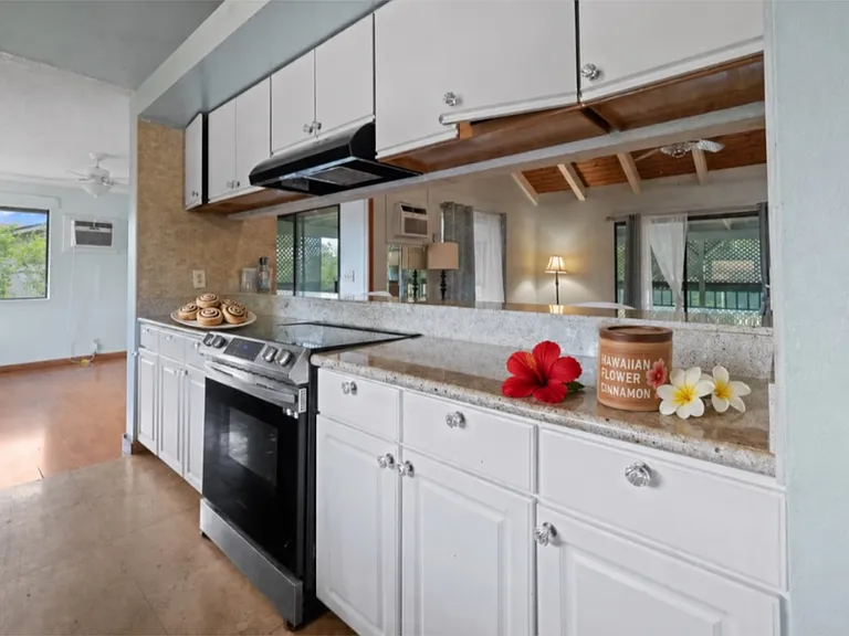 KITCHEN STAGED