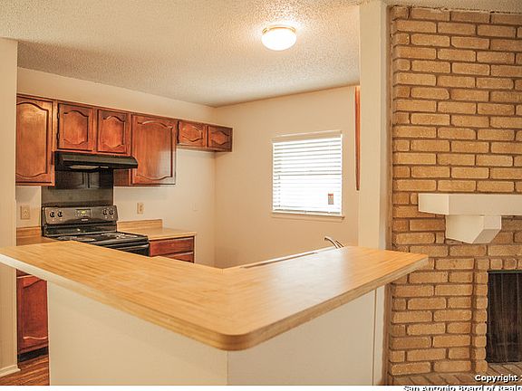3rd image of 4920 Champlain Dr