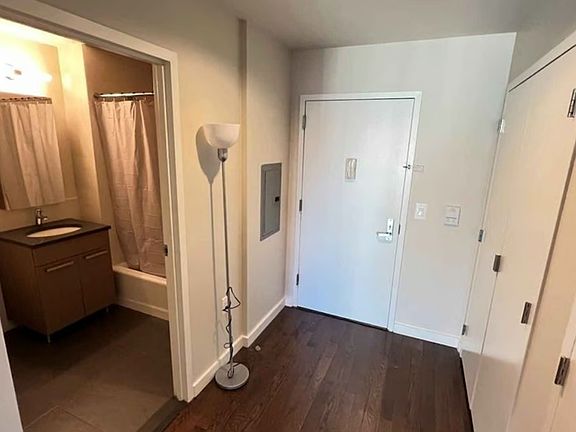 2nd image of 12-15 Broadway #627
