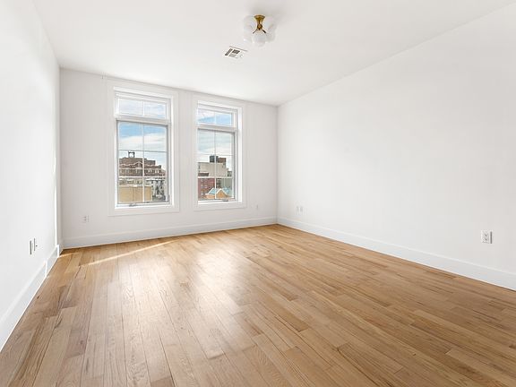 4th image of 627 Dekalb Ave #5B