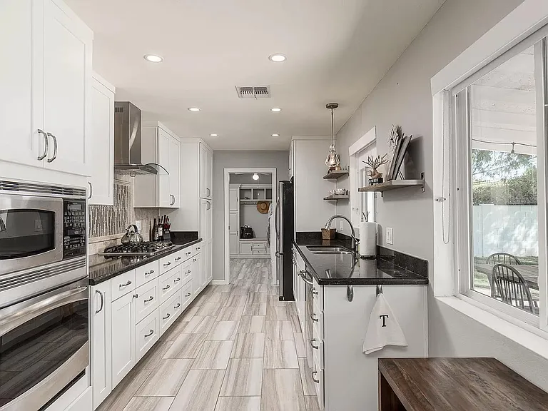 3326 N 63rd Pl — Photo 13