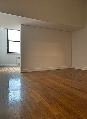 Rented by Paley Management | media 21