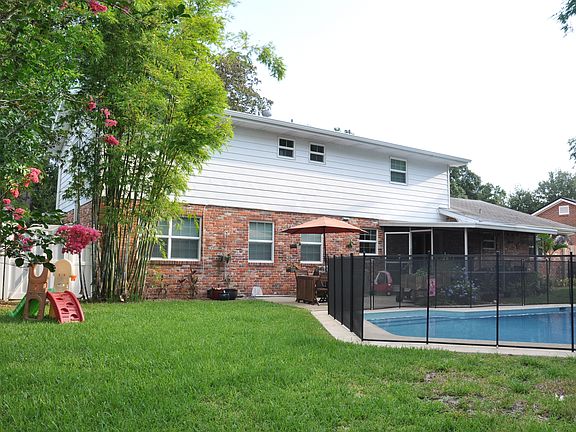 Backyard- Pool