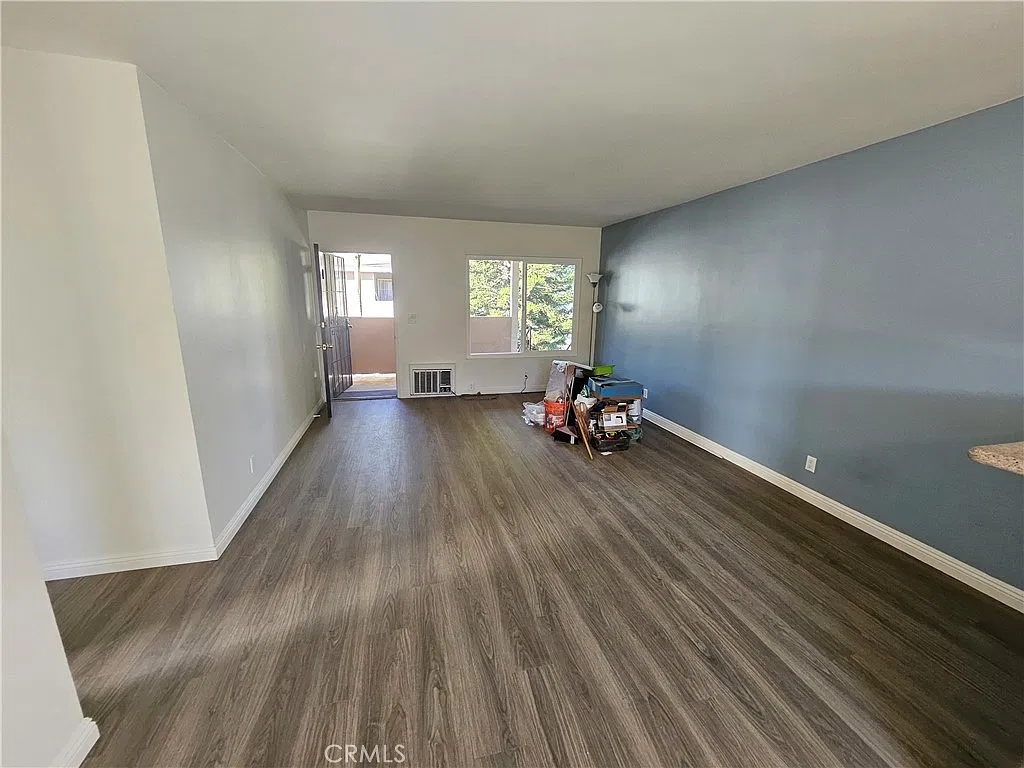 2 bed, 950 sqft, $2,350 — Photo 2
