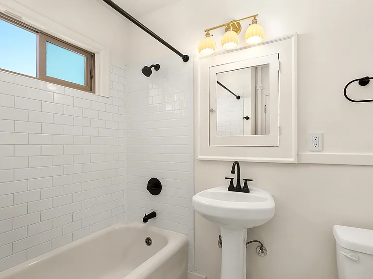 6522 Phinney Ave N #302 — Photo 8