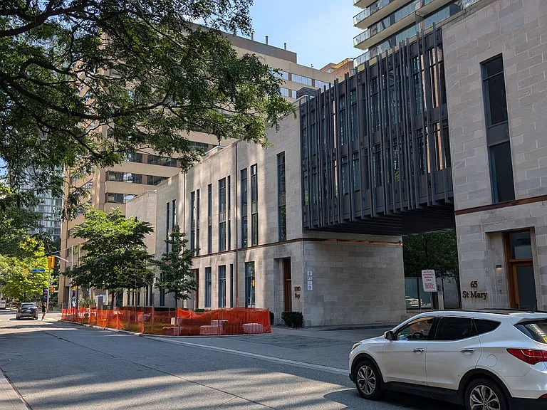 1080 Bay St #907 — Photo 10
